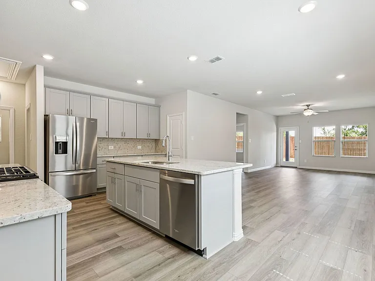 606 Travine Dr — Photo 3