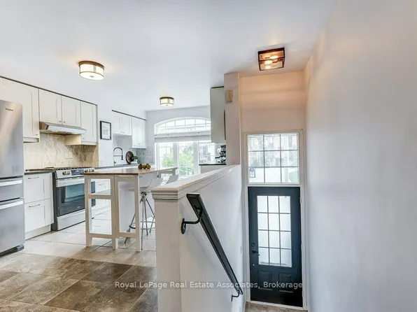 7222 Deanlee Ct, Mississauga, ON L5N 8R5