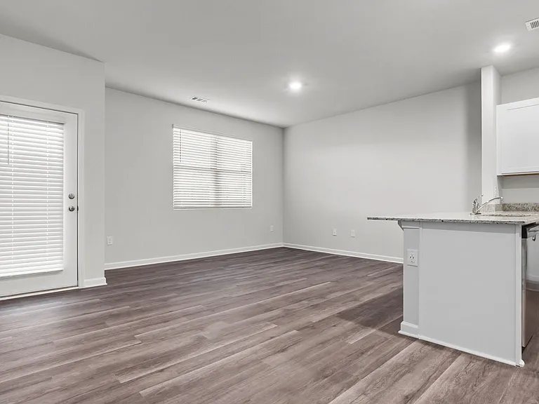 1005 N 2nd Ave NW #26 — Photo 2