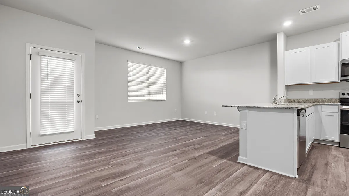 Building Photo - 1005 N 2nd Ave NW #26