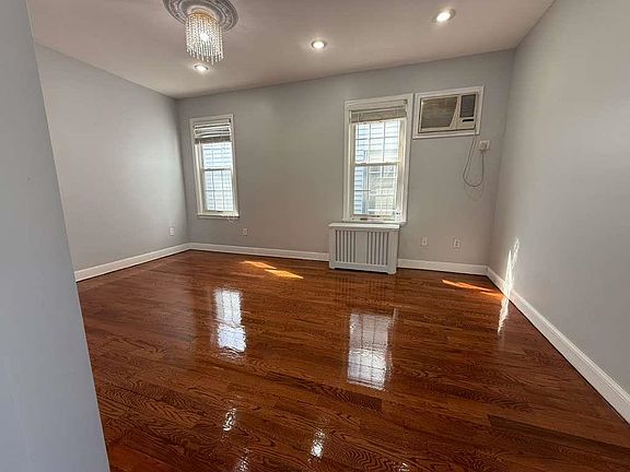 2nd image of 18 W 49th St Floor 2