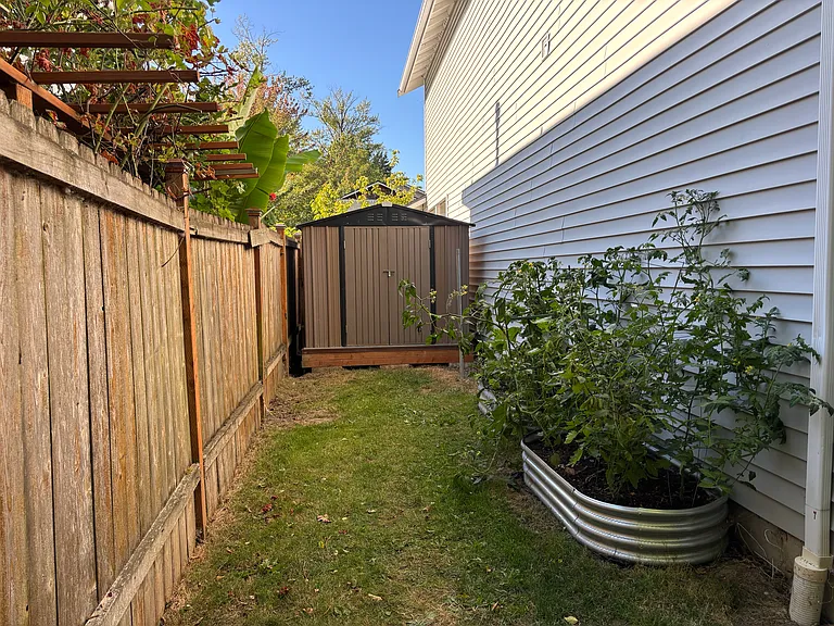 3300 Rosewood St — Photo 15
