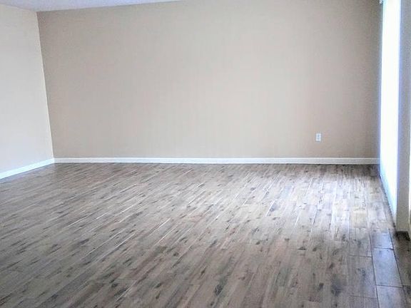 2nd image of 1939 E Missouri Ave APT 16