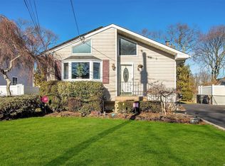 21 Jenkins St, Islip, NY 11751