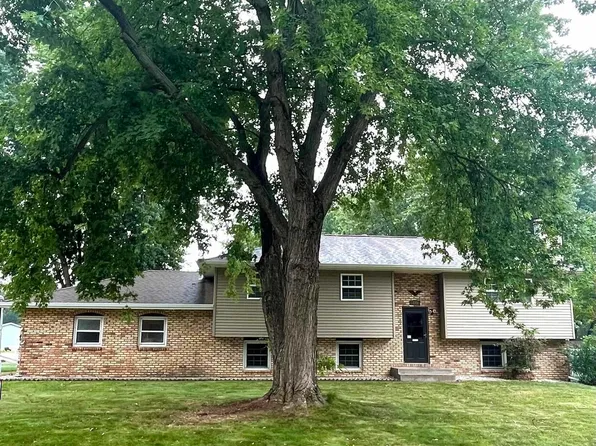 305 Cherokee Dr, Park View, IA 52748