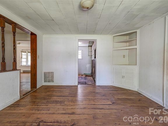 5th image of 103 Elam St