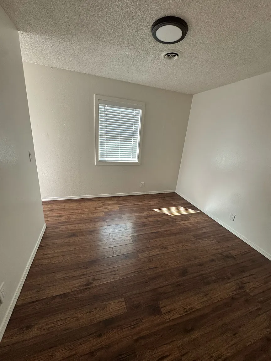 994 Eastcrest Ct APT C photo 1