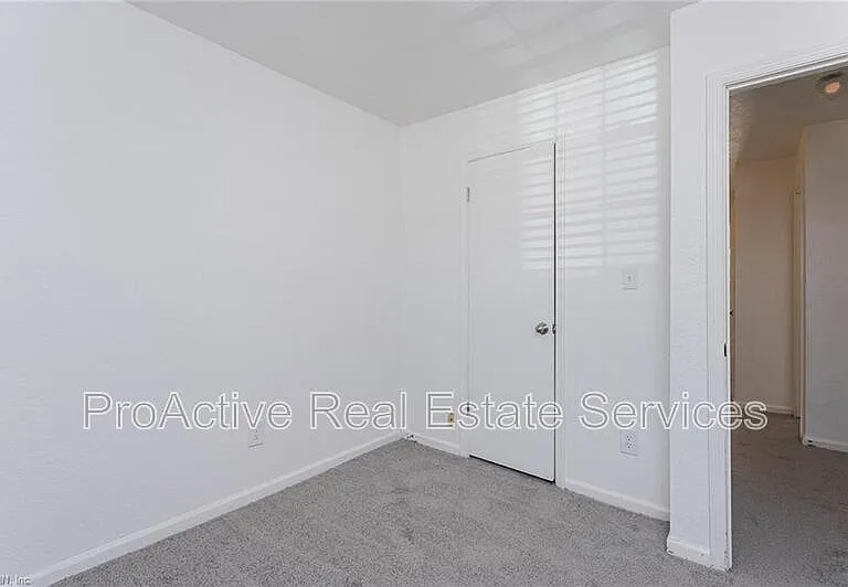 5684 Campus Dr — Photo 19