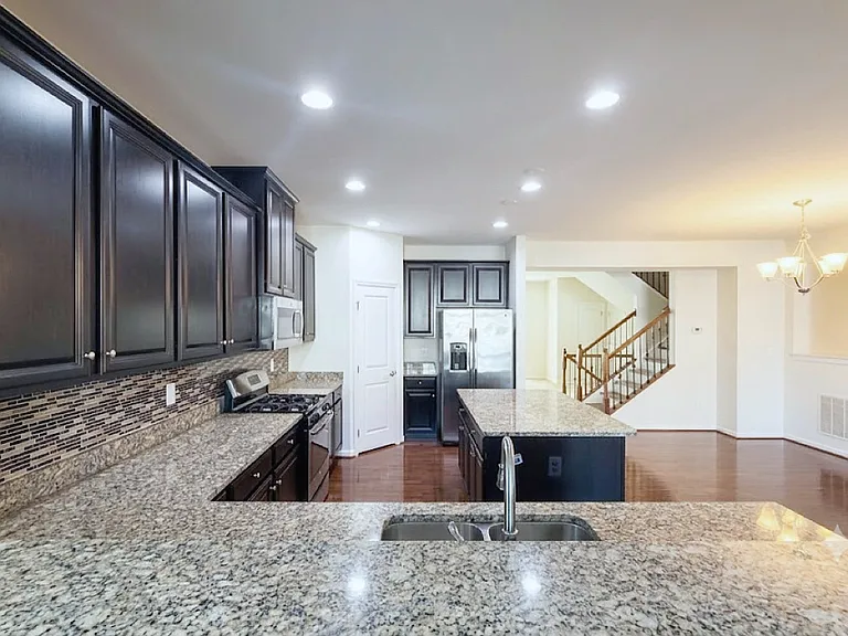 25707 Bishop Grove Ter — Photo 4