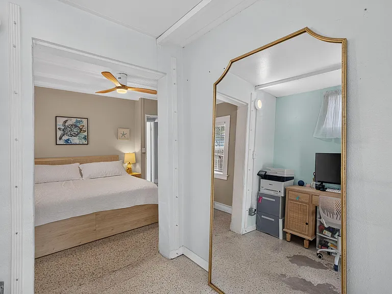601 NE 14th Pl — Photo 30