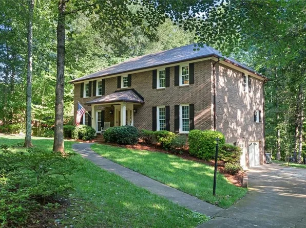 6945 August Dr, Clemmons, NC 27012