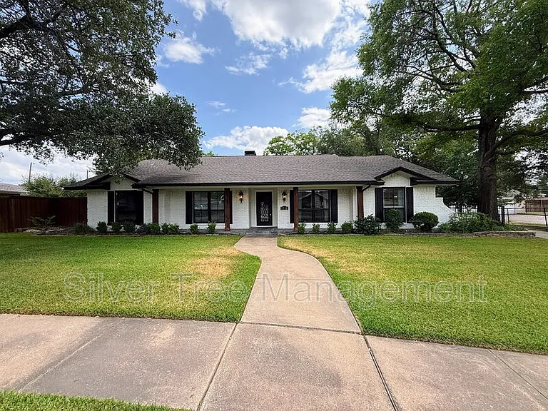1710 Dickerson Dr — Photo 1