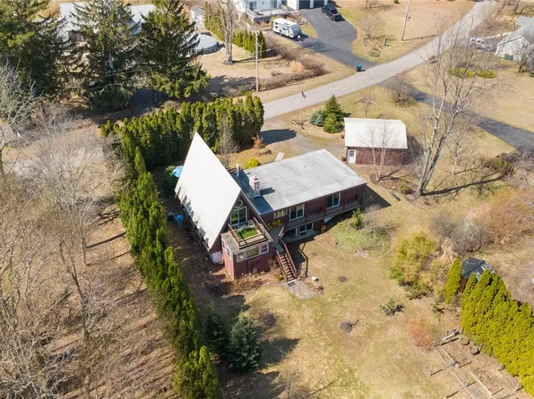7094 Overlook Dr, Sodus Pt, NY 14555