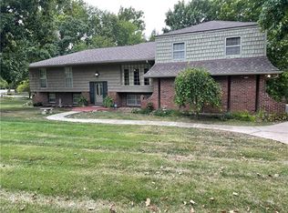 908 E Golf Hill Dr, Excelsior Springs, MO 64024