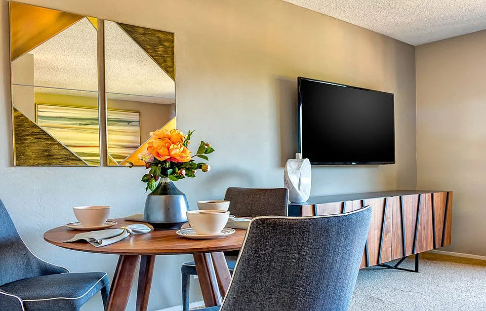 Building Photo 5
