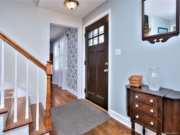 2nd image of 132 Lynncrest Dr