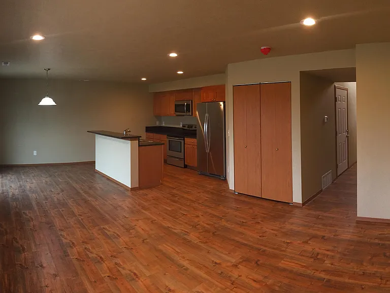 1104 N Tschirley Rd — Photo 6