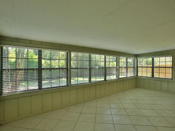 4th image of 1544 Poplar Dr