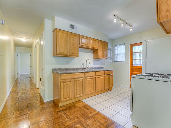 2nd image of 775 Metcalf Pl #775