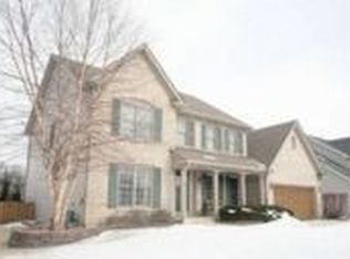 565 Fieldcrest Dr, West Chicago, IL 60185