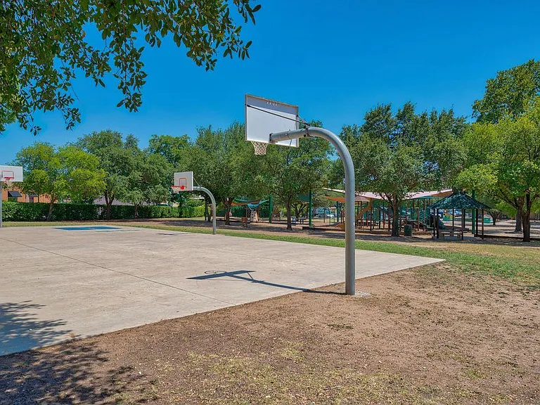 Townsend Apartments — Photo 11
