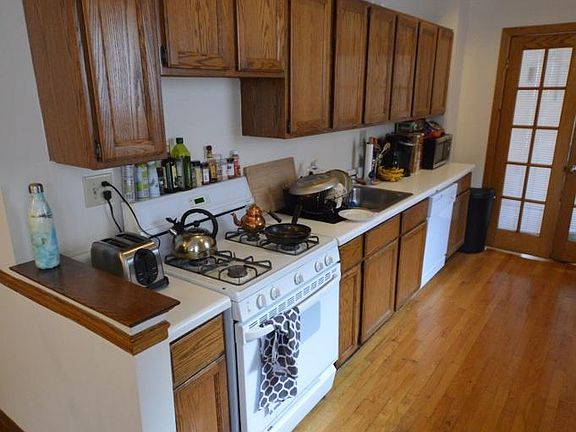 3rd image of 845 W Sheridan Rd APT 2