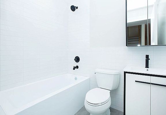 5th image of 2779 University Ave #3
