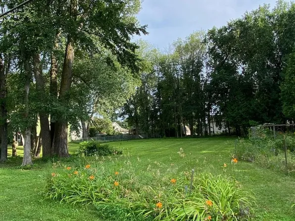 954 15th Ave SE, Forest Lake, MN 55025