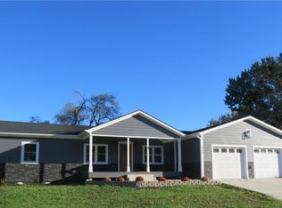 1124 E Peoria St, Paola, KS 66071