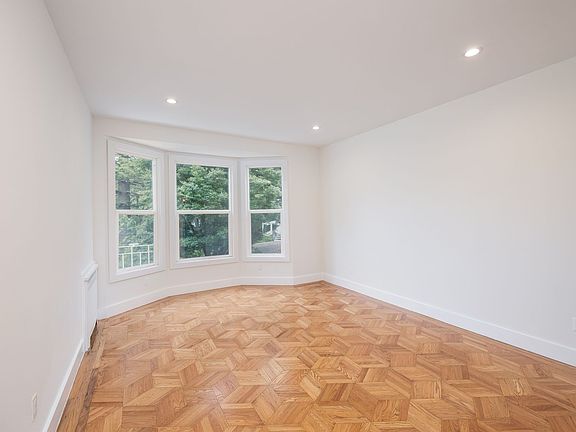 5th image of 3830 Divisadero St APT 102