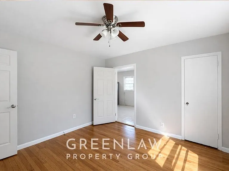 1944 Lyle Ave — Photo 14