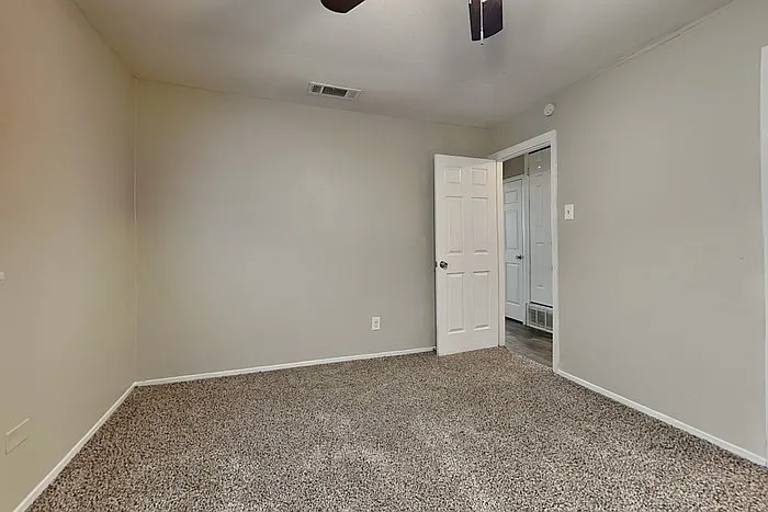938 Hudson Dr — Photo 11