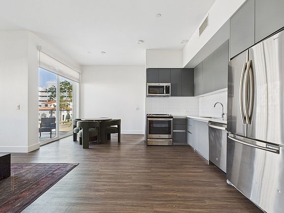 3rd image of 6630 W Sunset Blvd #4503549