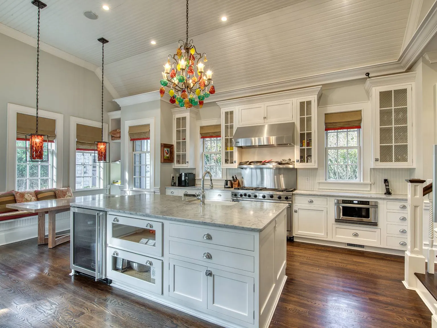 Prestigious 5 BR Home Close to Ocean — Photo 4