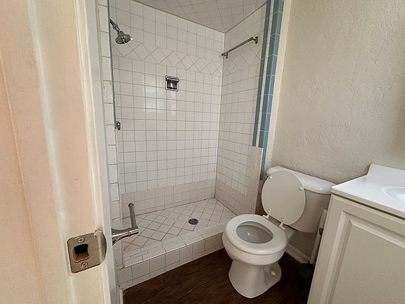 4th image of 5709 NW Ash Ave