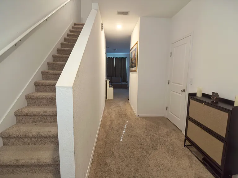673 Madison Dr — Photo 2