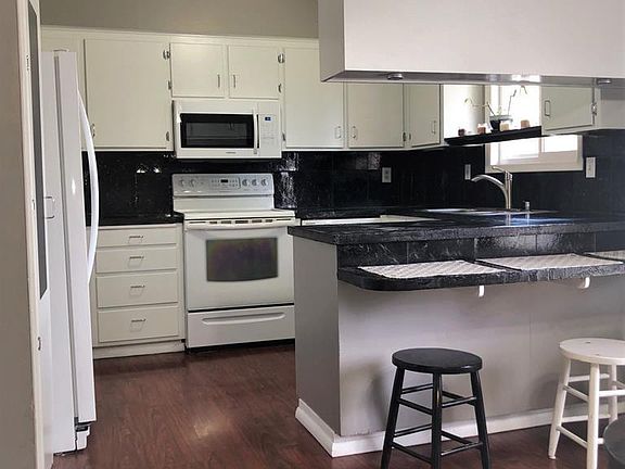 2nd image of 1176 Crescent Ave