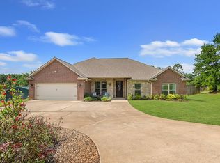 730 Spring Creek Dr, Nacogdoches, TX 75965