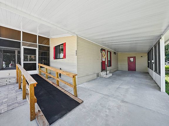 4th image of 984 SE Nature Coast Ln #403