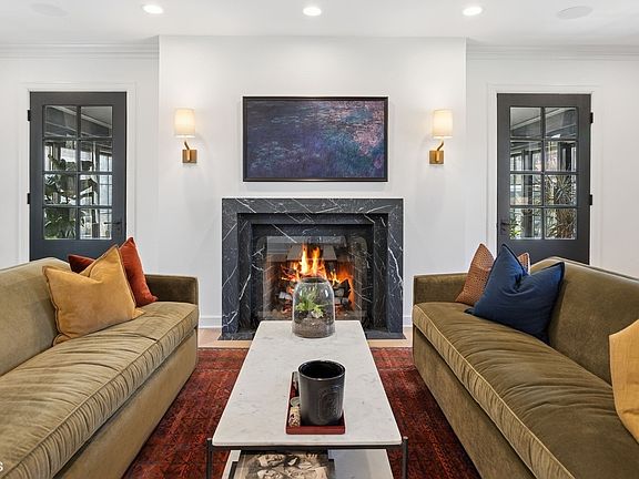5th image of 1048 N Oak Park Ave