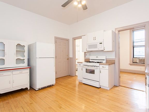2nd image of 1101 N Marshfield Ave APT 2R