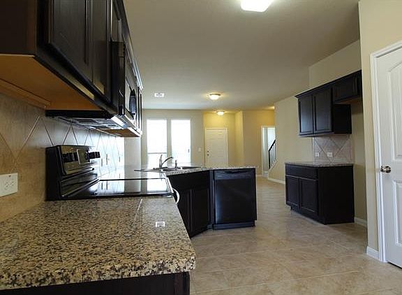 5th image of 405 Crater Lake Dr
