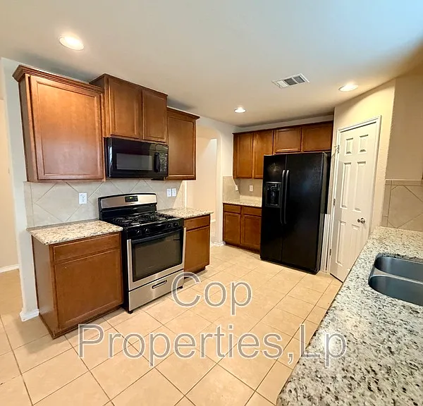 741 Clearbrook Ave — Photo 4
