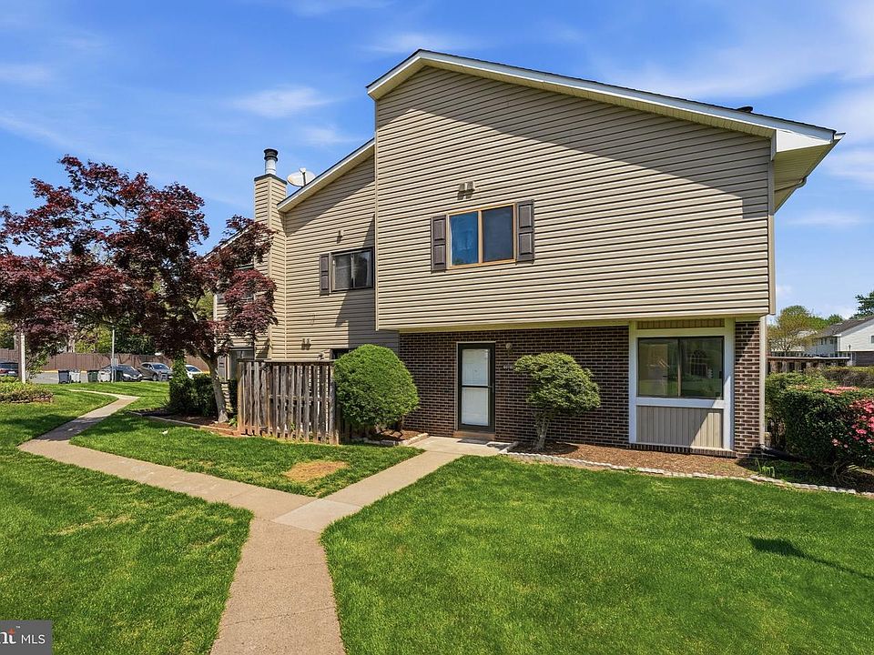 1st image of 9019 Sandalwood Dr #D