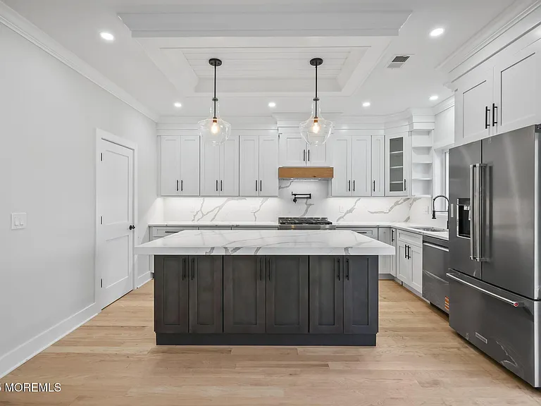 211 Rockwell Ave — Photo 4