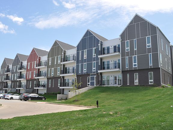 2nd image of 3420 Eastbrook St #3432