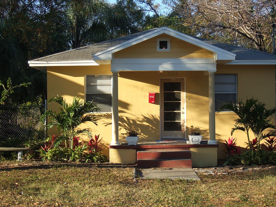 1st image of 2312 E 9th Ave