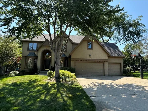 9510 Cailler Dr, Lenexa, KS 66220