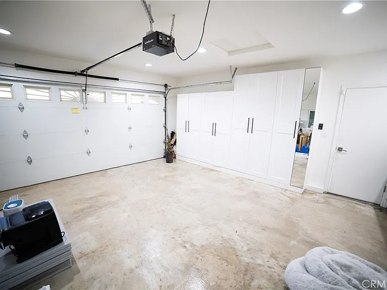 4935 Ocean View Blvd — Photo 32