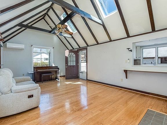 5th image of 32 Elmwood Ave